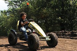 Sommerhitze – jetzt geht’s raus mit dem BERG Toys Safari Gokart!